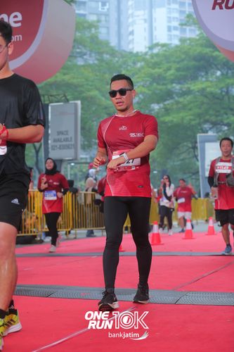 Race photo from ONE RUN 10 K