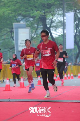 Race photo from ONE RUN 10 K