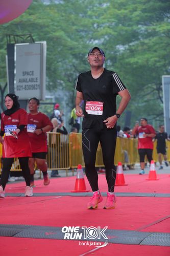Race photo from ONE RUN 10 K