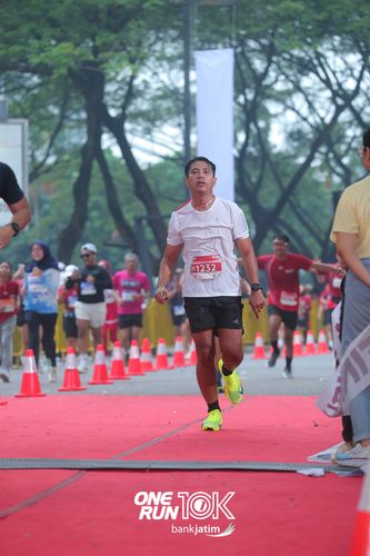 Race photo from ONE RUN 10 K