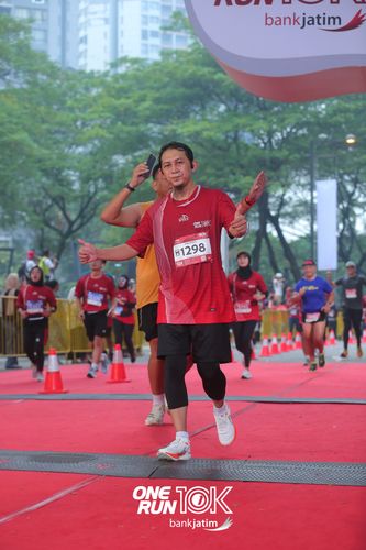 Race photo from ONE RUN 10 K