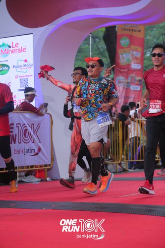 Race photo from ONE RUN 10 K