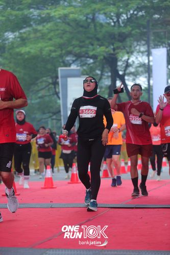 Race photo from ONE RUN 10 K
