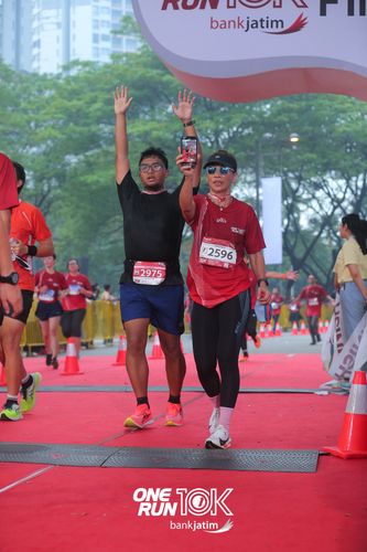 Race photo from ONE RUN 10 K