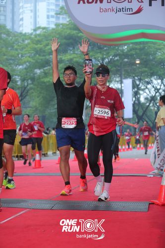 Race photo from ONE RUN 10 K
