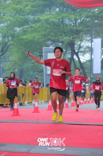 Race photo from ONE RUN 10 K