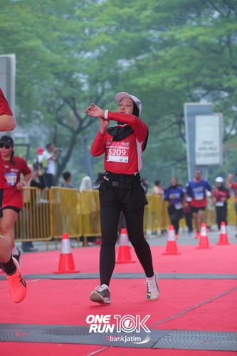 Race photo from ONE RUN 10 K