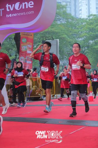 Race photo from ONE RUN 10 K