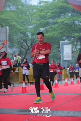 Race photo from ONE RUN 10 K