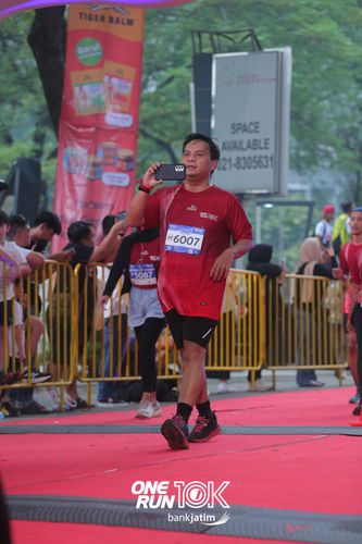 Race photo from ONE RUN 10 K