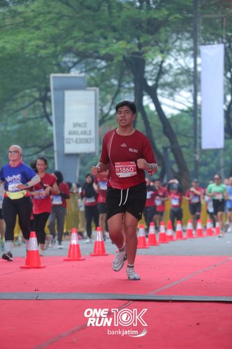 Race photo from ONE RUN 10 K