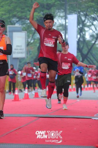 Race photo from ONE RUN 10 K