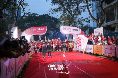 Race photo from ONE RUN 10 K
