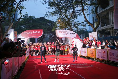 Race photo from ONE RUN 10 K