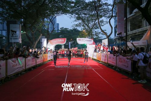 Race photo from ONE RUN 10 K