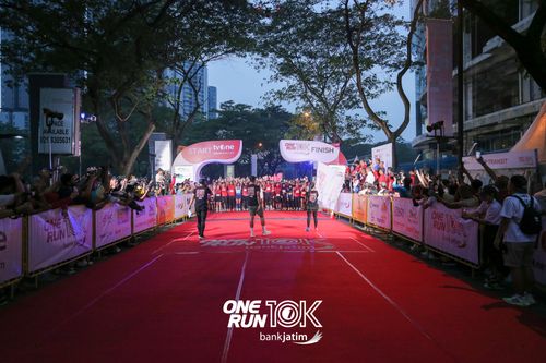 Race photo from ONE RUN 10 K