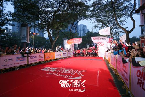 Race photo from ONE RUN 10 K