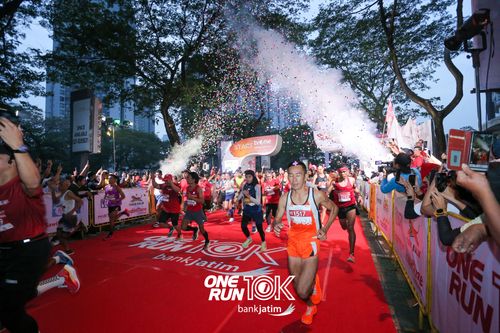 Race photo from ONE RUN 10 K