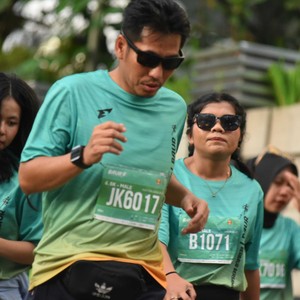 Race photo from BAUR RUN 2025
