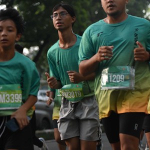 Race photo from BAUR RUN 2025