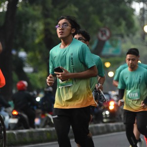 Race photo from BAUR RUN 2025