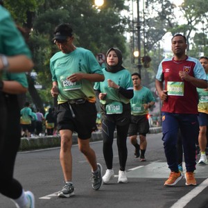 Race photo from BAUR RUN 2025