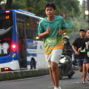 Race photo from BAUR RUN 2025