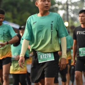 Race photo from BAUR RUN 2025