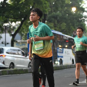 Race photo from BAUR RUN 2025