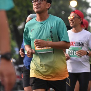 Race photo from BAUR RUN 2025