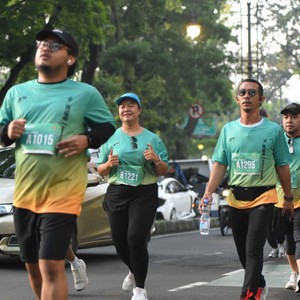 Race photo from BAUR RUN 2025