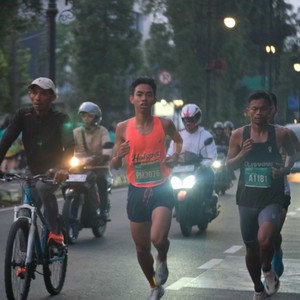 Race photo from BAUR RUN 2025
