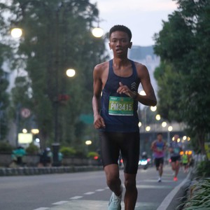 Race photo from BAUR RUN 2025