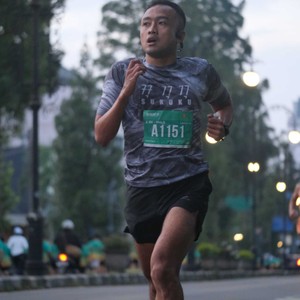 Race photo from BAUR RUN 2025