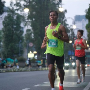 Race photo from BAUR RUN 2025