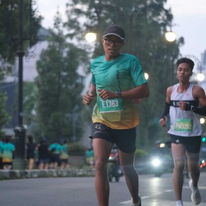 Race photo from BAUR RUN 2025