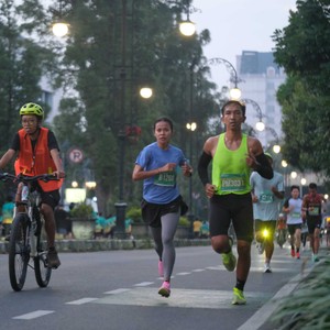 Race photo from BAUR RUN 2025