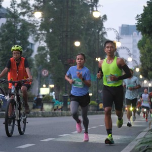 Race photo from BAUR RUN 2025