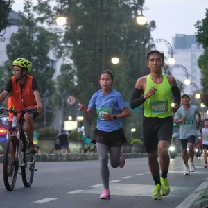 Race photo from BAUR RUN 2025