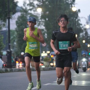 Race photo from BAUR RUN 2025