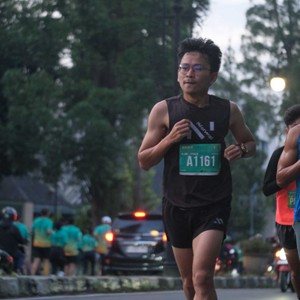 Race photo from BAUR RUN 2025