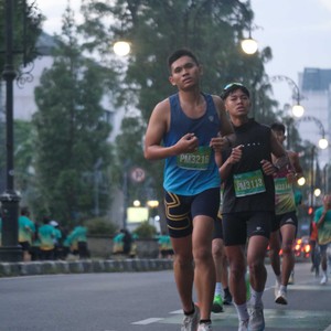 Race photo from BAUR RUN 2025