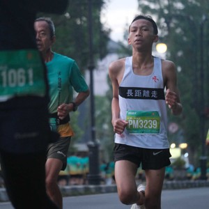 Race photo from BAUR RUN 2025
