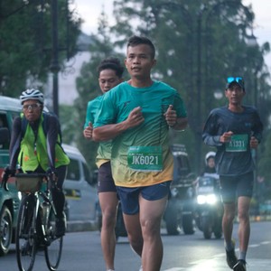 Race photo from BAUR RUN 2025