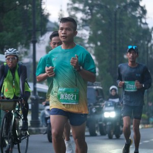 Race photo from BAUR RUN 2025