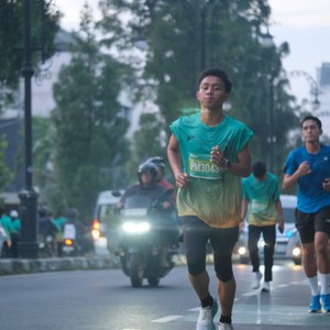 Race photo from BAUR RUN 2025