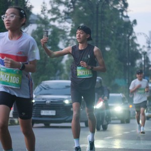 Race photo from BAUR RUN 2025