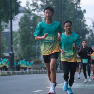 Race photo from BAUR RUN 2025