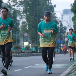 Race photo from BAUR RUN 2025