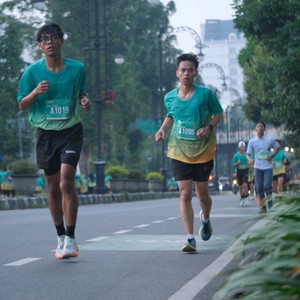 Race photo from BAUR RUN 2025